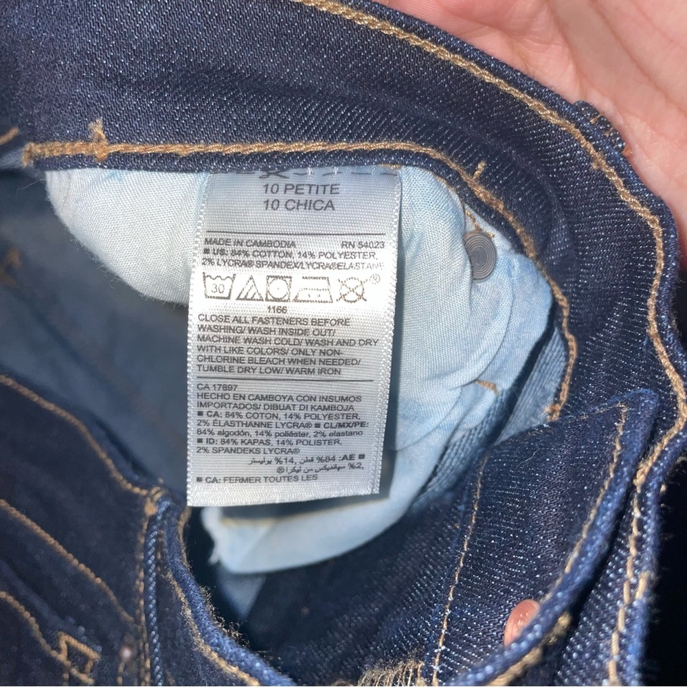 Old Navy Curvy Straight Jeans - Picture 4 of 4